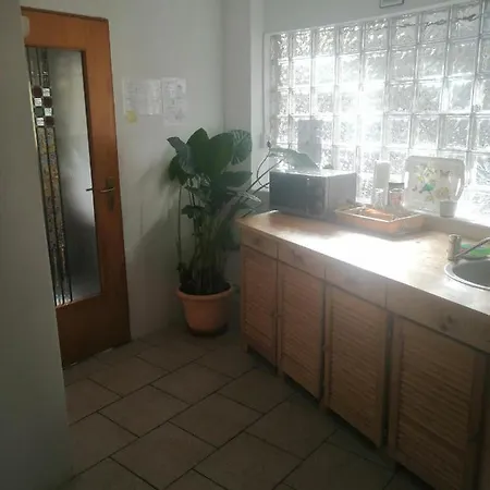 Apartment Moss's Economy *